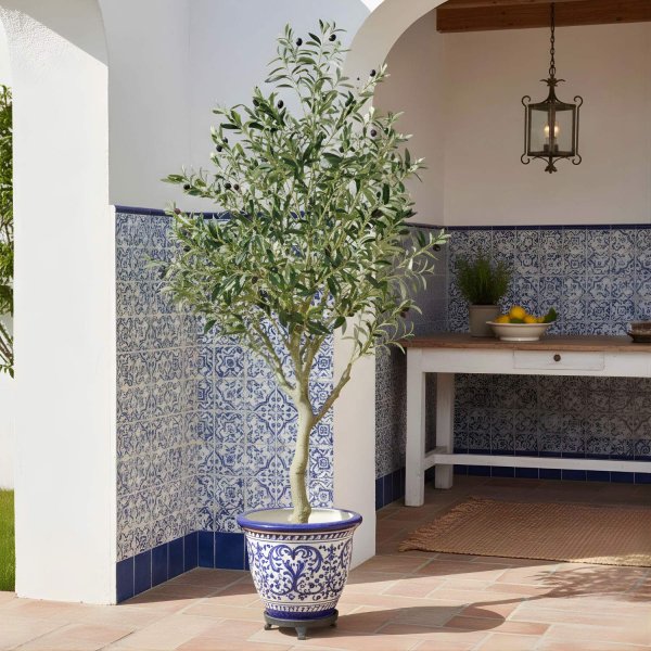 Olivo artificial 175 cm, ramas y hojas en tonos verdes y plateados hiperrealistas, ideal salones y oficinas, macetero negro