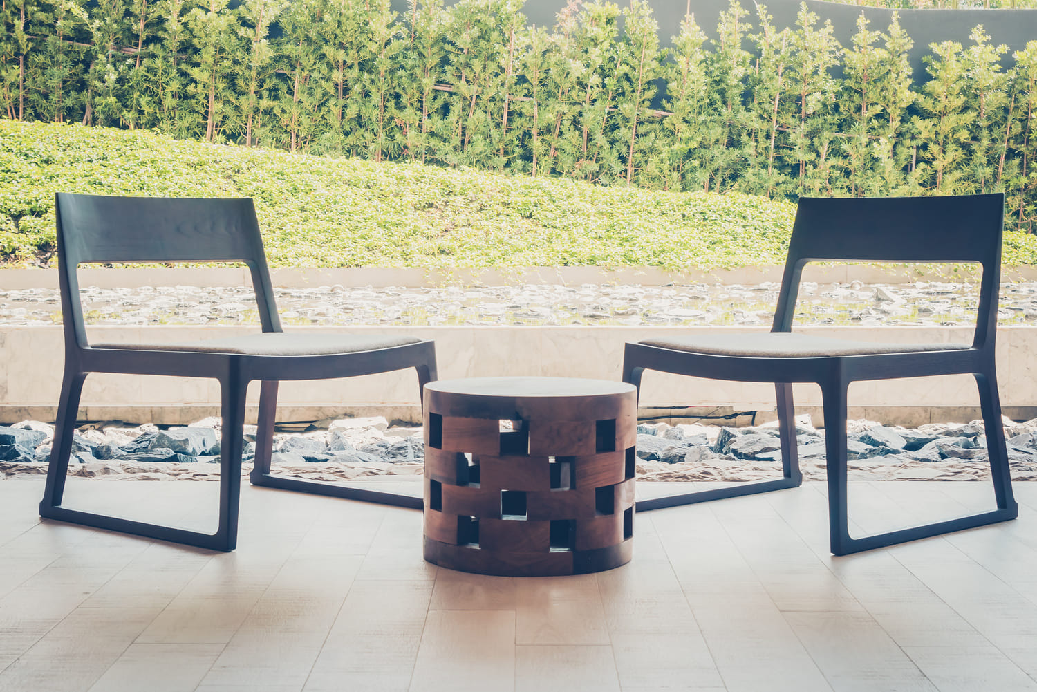 Sillas de jardín y terraza: materiales que realmente resisten la intemperie