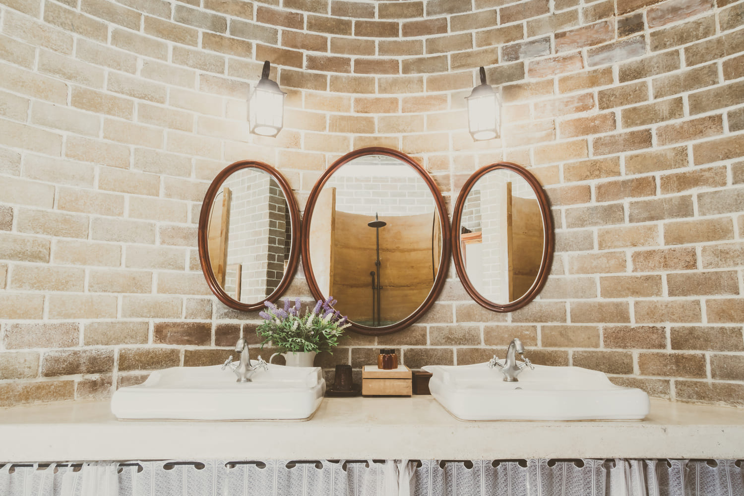 Espejos en decoración: cómo usarlos para ampliar visualmente cualquier espacio