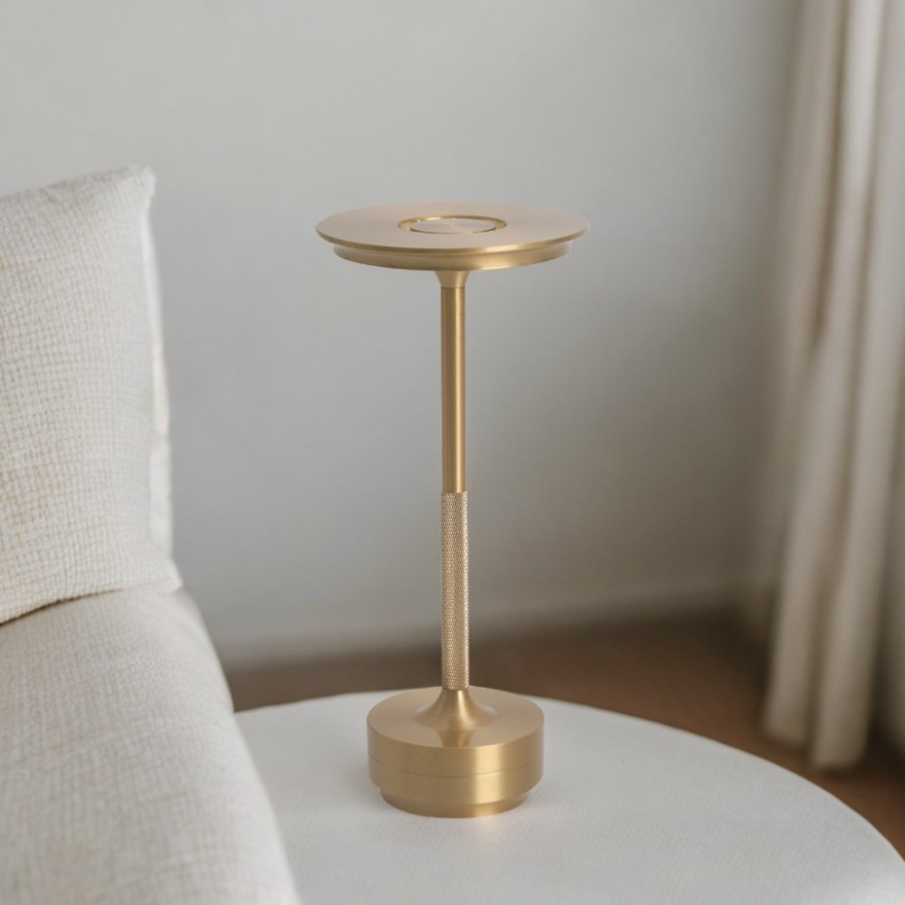 Lampe de table LED rechargeable Devi dorée, design luxueux sans fil