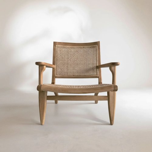Fauteuil lounge en bois massif avec assise et dossier en cannage de rotin naturel 4