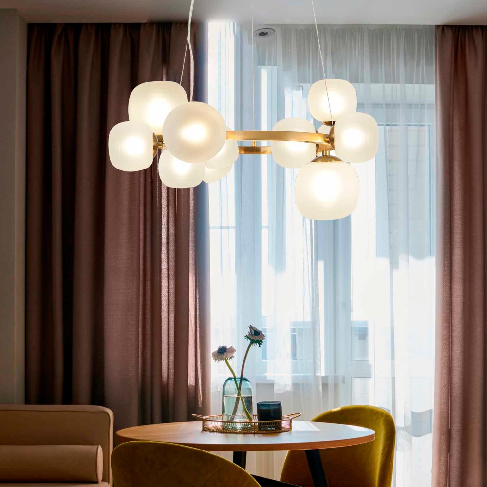 Suspension OKO 11 lumières blanc opal et doré, verres en ensemble