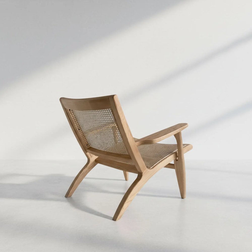 Poltrona lounge in legno massello con seduta e schienale in paglia di rattan naturale 3